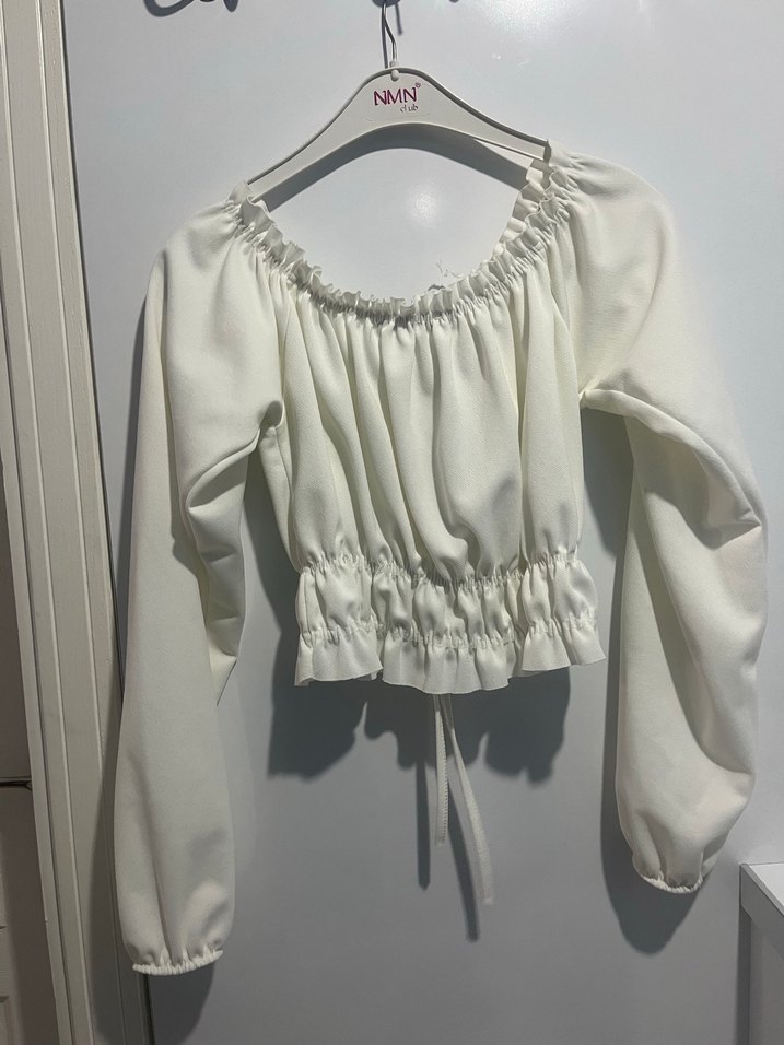 Beyaz Bağcıklı V Yaka Kısa Bluz - Görsel 3