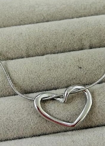 Çelik Gümüş Renk Yılan Zincir Kalp Kolye - Görsel 3