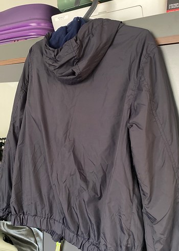 Gri Kapüşonlu Rahat Kesim Yağmurluk - Görsel 3