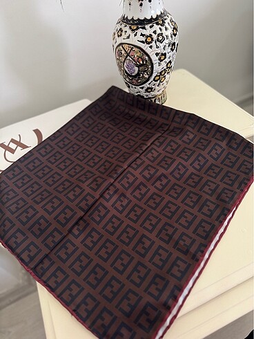 Fendi twill eşarp