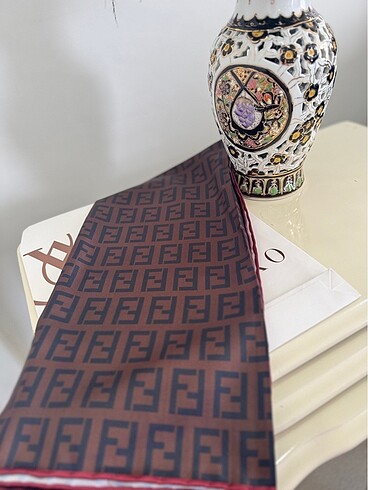 Beden Fendi twill eşarp
