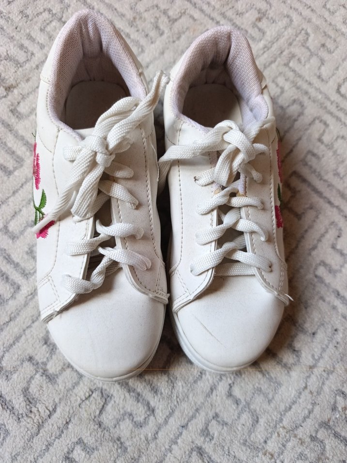 Nakışlı Beyaz kız çocuk Spor Ayakkabı - Görsel 2