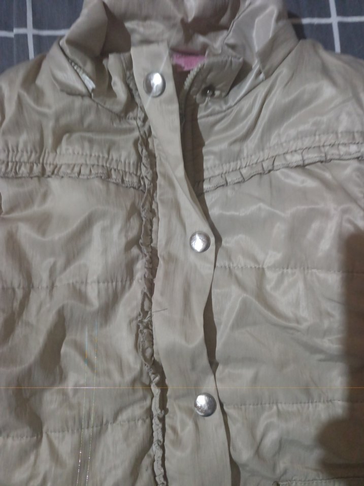 Kız Çocuk Bej Düğmeli Kolsuz Yelek - Görsel 4