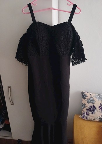 Siyah Dantel Detaylı Gotik Midi Elbise