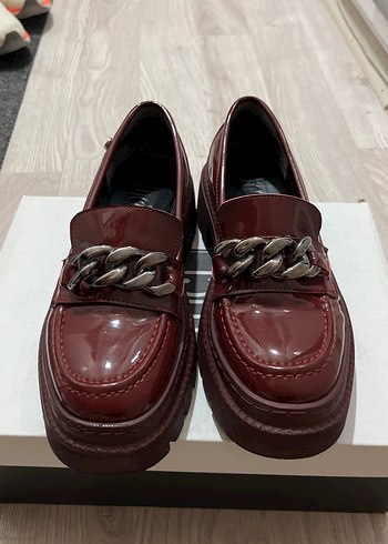 37 Beden bordo Renk Bordo Zincir Detaylı Kadın Platform Loafer İnci