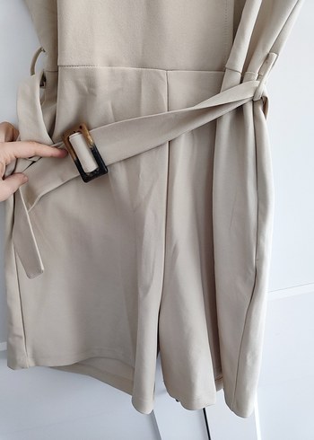 Düğmeli Kısa Bej Tulum - Görsel 3