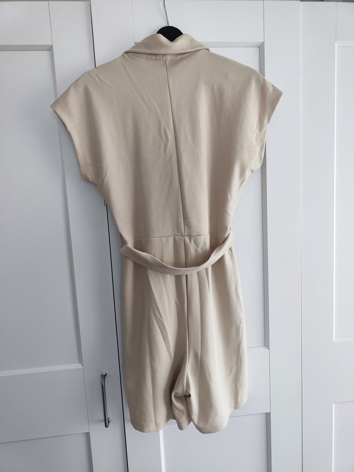 Düğmeli Kısa Bej Tulum - Görsel 2