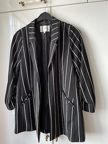 Siyah beyaz blazer çeket