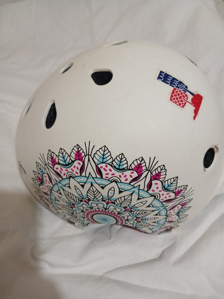 Renkli Desenli Çocuk Kaskı - Görsel 2