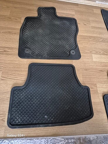 Beden Seat leon orijinal paspas araçtan çıkarıldı