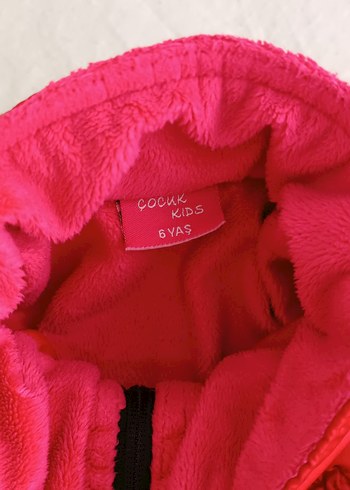 Kız Çocuk Kırmızı Nakışlı Düğmeli Mont - Görsel 4