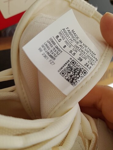 Converse Etikei üzerinde
