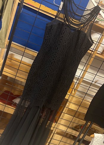 Siyah Dantel Detaylı Uzun V Yaka Abiye Elbise - Görsel 4