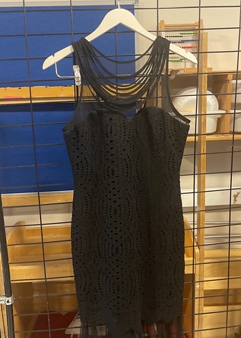 Siyah Dantel Detaylı Uzun V Yaka Abiye Elbise - Görsel 2