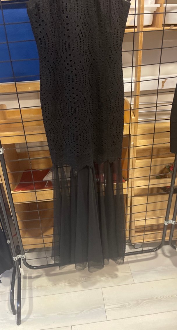 Siyah Dantel Detaylı Uzun V Yaka Abiye Elbise - Görsel 3