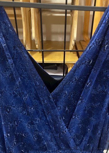 Mavi V Yaka Drapeli Midi Elbise - Görsel 3