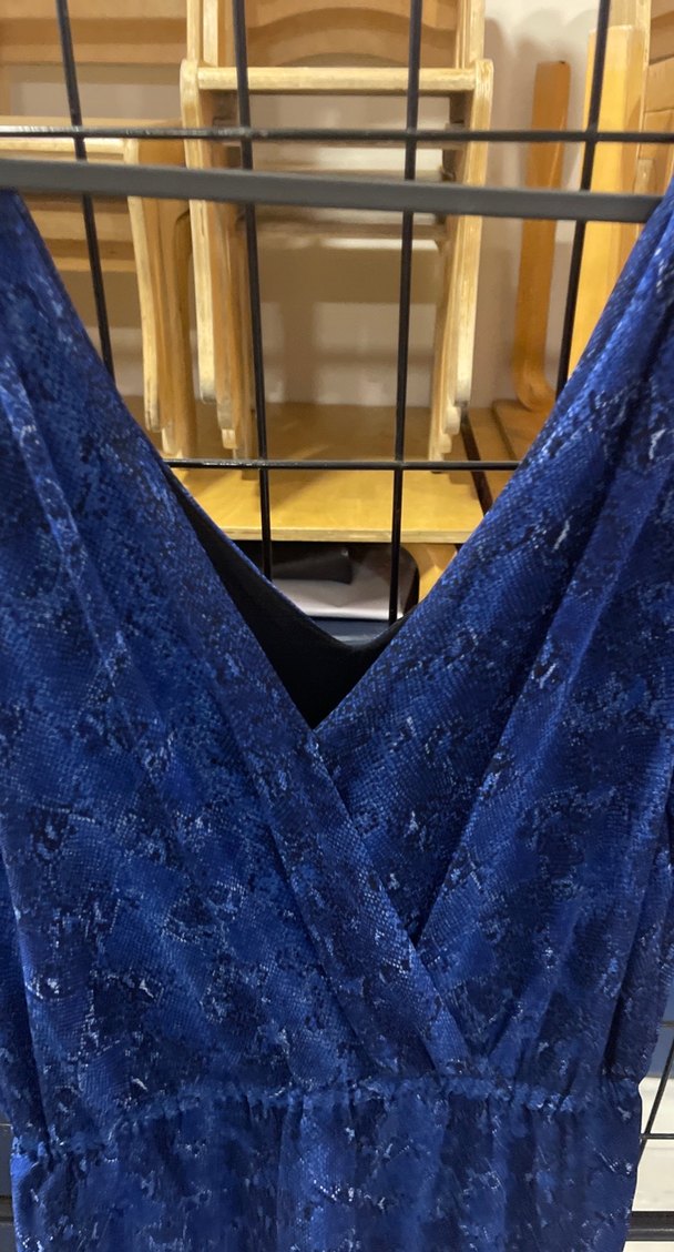 Mavi V Yaka Drapeli Midi Elbise - Görsel 3