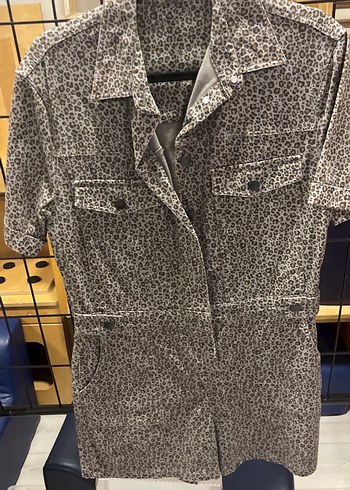 Düğmeli Leopar Desenli Kadın Tulum - Görsel 4