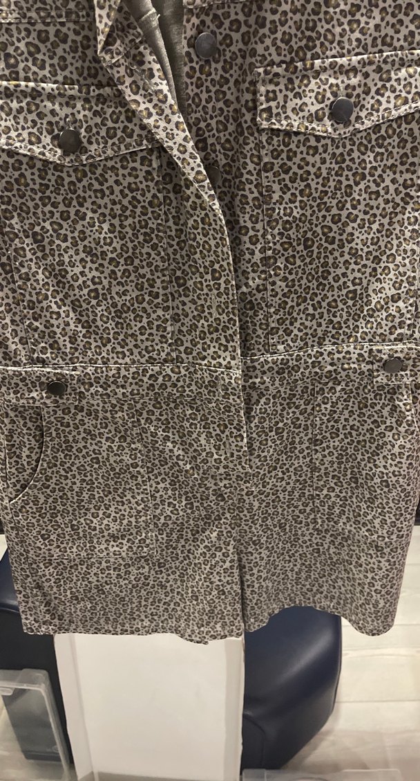 Düğmeli Leopar Desenli Kadın Tulum - Görsel 3