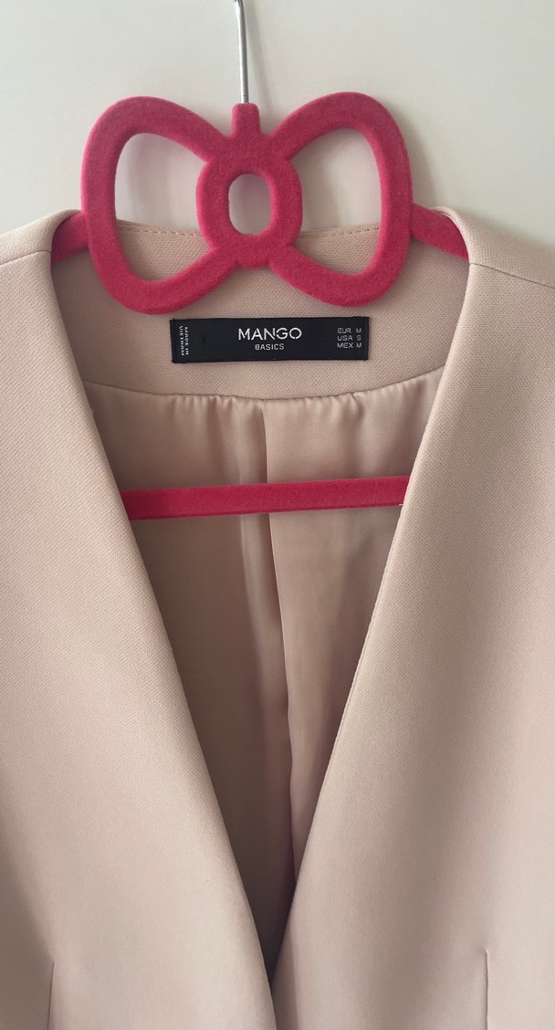 Şıklığın Simgesi: Açık Pembe V Yaka Blazer — görsel 2/9