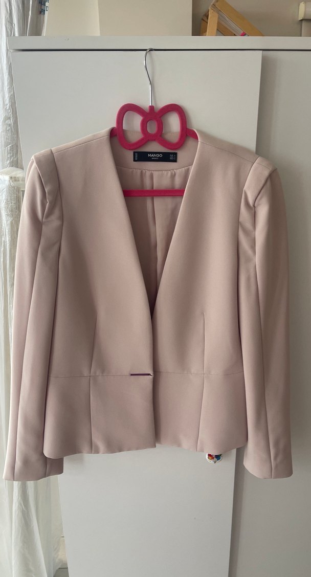 Şıklığın Simgesi: Açık Pembe V Yaka Blazer — görsel 4/9