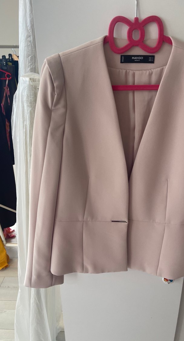 Şıklığın Simgesi: Açık Pembe V Yaka Blazer — görsel 6/9