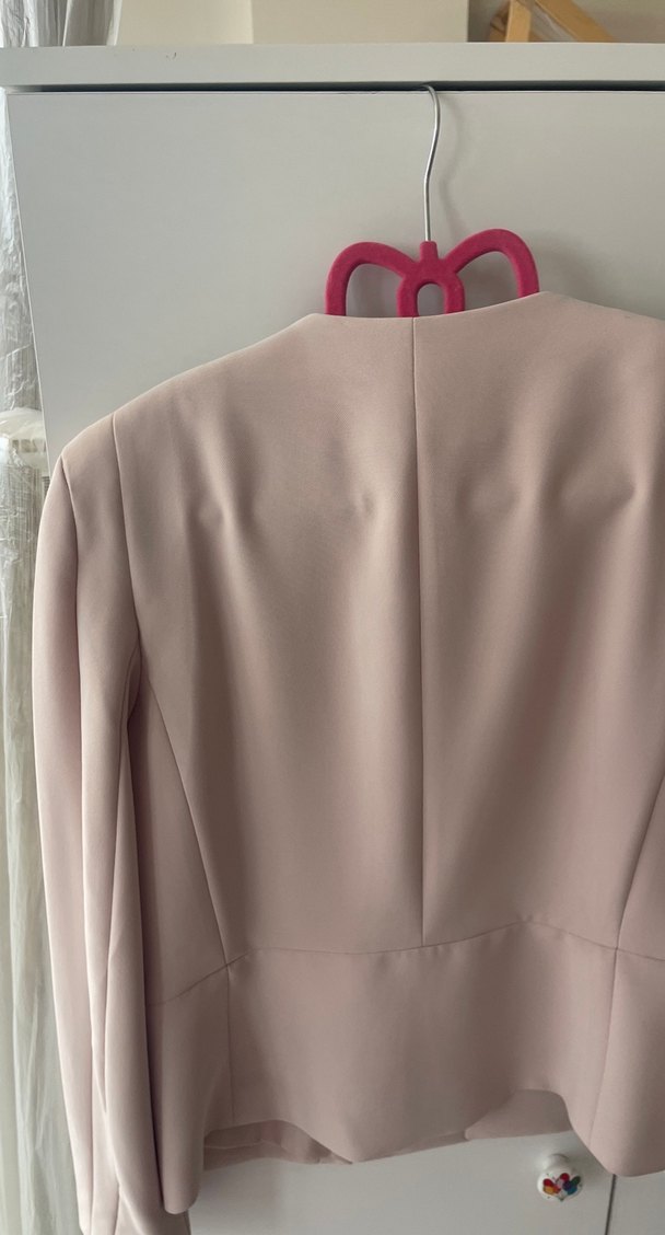 Şıklığın Simgesi: Açık Pembe V Yaka Blazer — görsel 7/9
