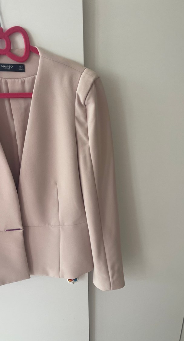 Şıklığın Simgesi: Açık Pembe V Yaka Blazer — görsel 5/9