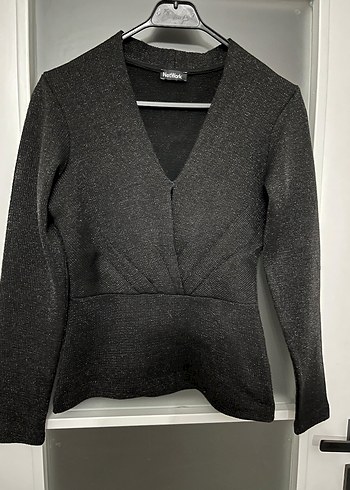 networkSiyah V Yakalı Kadın Bluz - Görsel 3