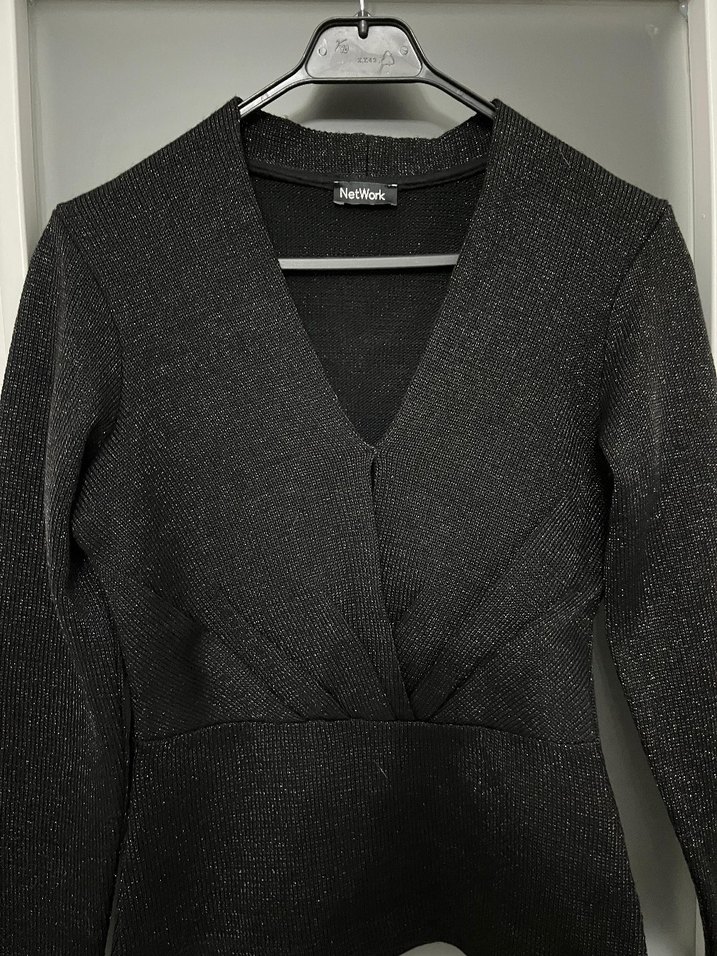 networkSiyah V Yakalı Kadın Bluz - Görsel 2