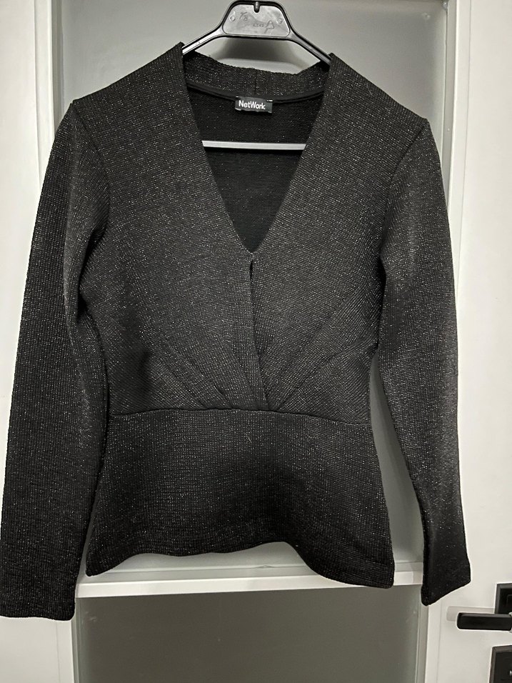 networkSiyah V Yakalı Kadın Bluz - Görsel 3