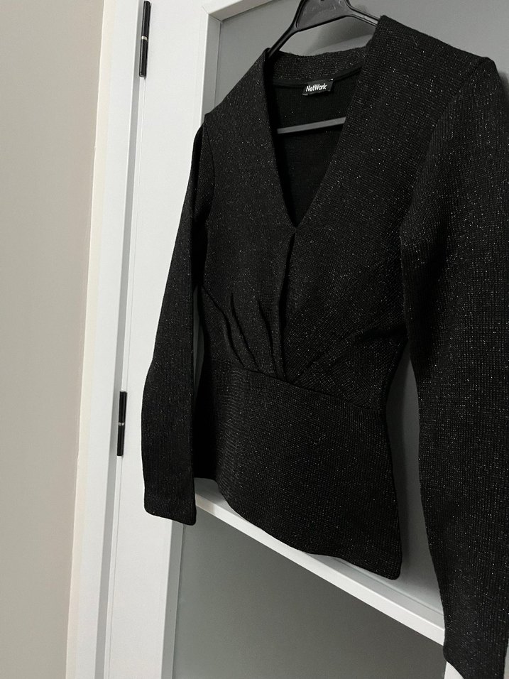 networkSiyah V Yakalı Kadın Bluz - Görsel 4