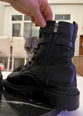 Siyah Deri Rock Punk Tokalı Kadın Bot - Görsel 4