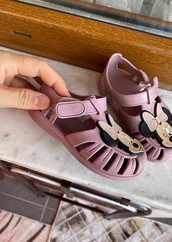 21 Beden Kız Çocuk Pembe Minnie Mouse Terlik