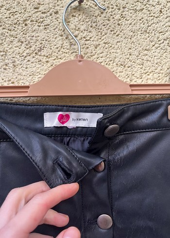 Koton Düğmeli Siyah Deri Mini Etek