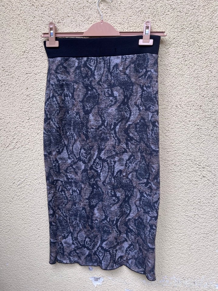 Gri Yılan Desenli Etek - Görsel 2