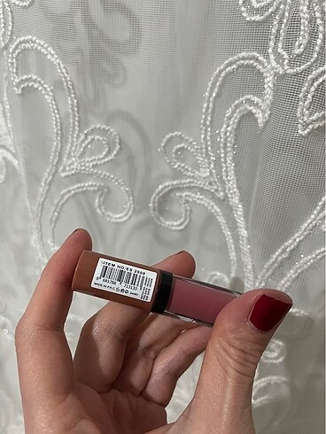 Estella Ruj lipstick