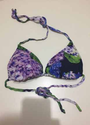 Çiçekli bikini üstü