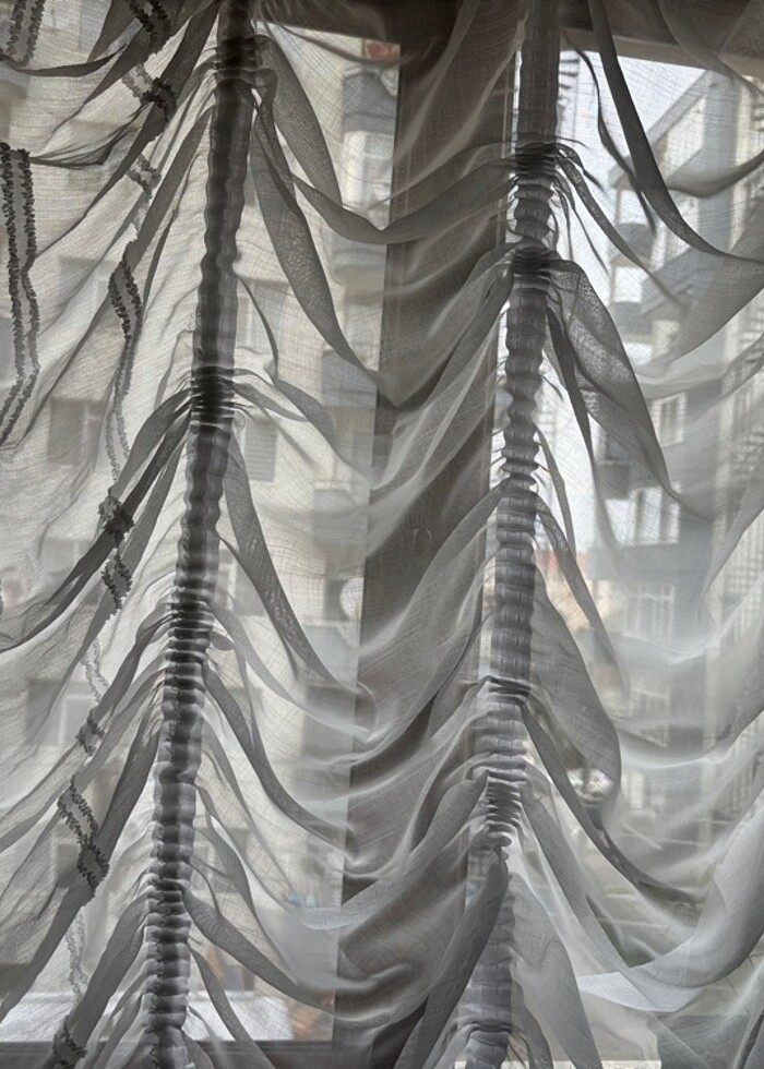 2 adet tül balon peluşlu perde - Görsel 3