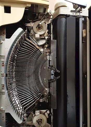 Beyaz Brother Delüx Daktilo - Görsel 3