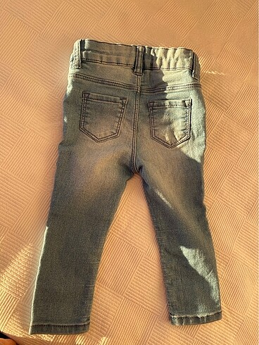 Zara Kız bebek nakışlı kot pantolon
