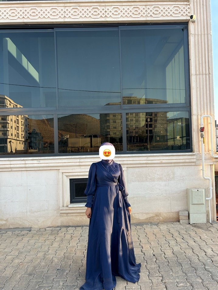 Uzun Kollu Yüksek Yakalı Lacivert Kadın Abiye - Görsel 2