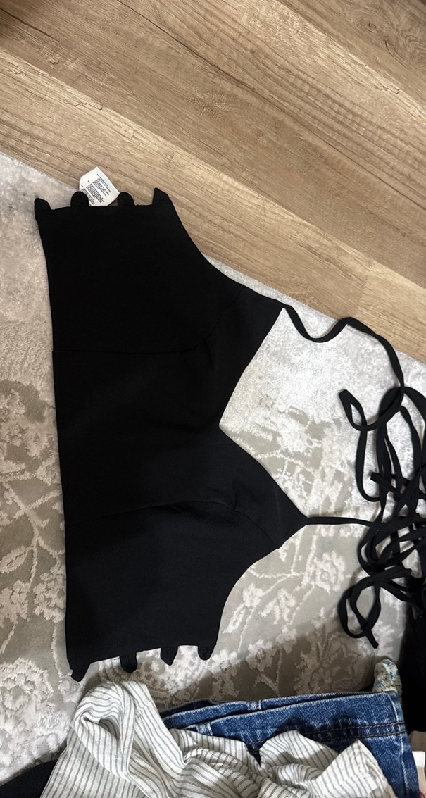 Siyah Arkası Çapraz Büstiyer - Görsel 2