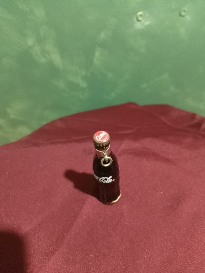 Kırmızı Coca-Cola eskilerden anahtalik USA damgalı - Görsel 2