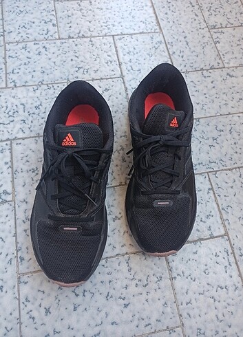 40 Beden siyah Renk Adidas Siyah Yürüyüş Ayakkabısı