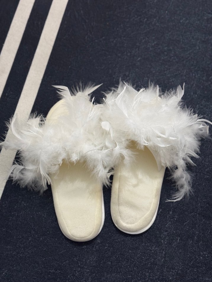 Tüylü Beyaz Hastane Lohusa Terlik - Görsel 2