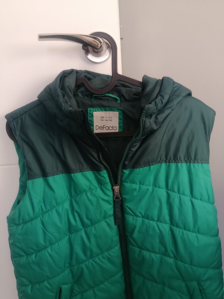 Parlak Yeşil Erkek Çocuk Kapüşonlu Yelek - Görsel 2