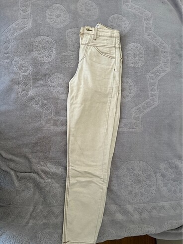 Stradivarius mom Jean