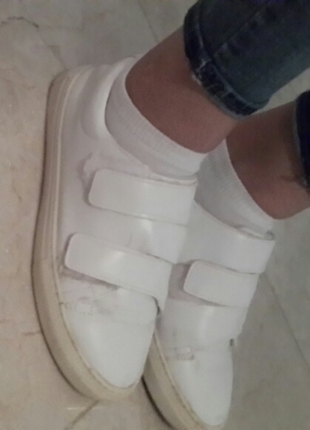 Beyaz spor ayakkabi 