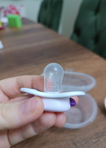 kız bebek emzik - Görsel 3